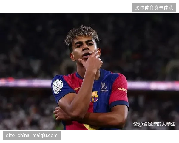 巴塞罗那新星亚马尔交出6球4助的成绩单，成为最佳阵容中最年轻的攻击手